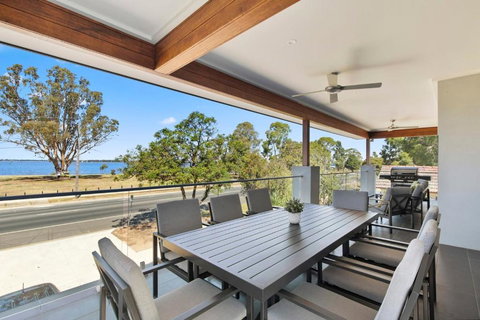 NEW - Sunrise Waters Holiday House - Accommodation VIC 0