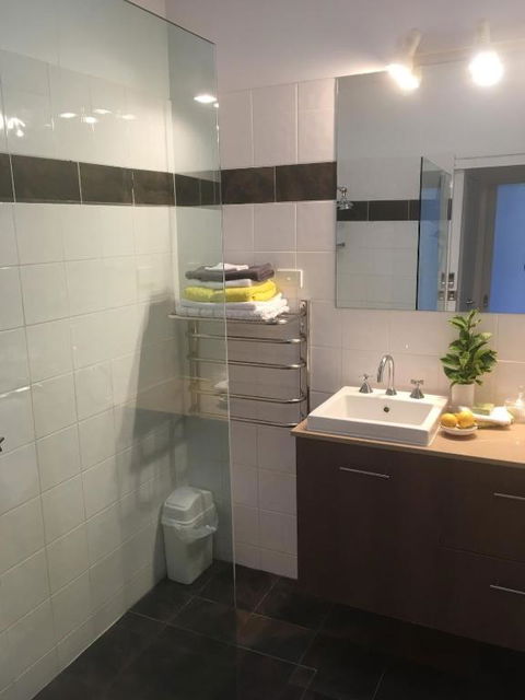 Newport Cottage, 5 Guests 7 Days Min - Accommodation VIC 1