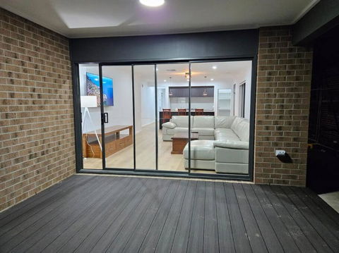 O Stylish 4 Room Oasis With 65 TV - Accommodation VIC 3