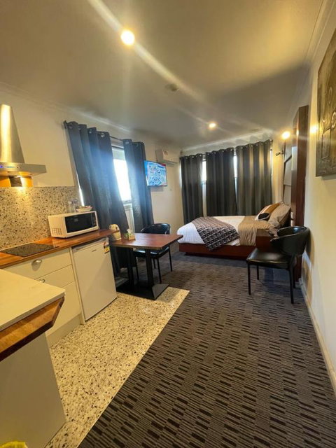 Oakleigh House - Accommodation VIC 3