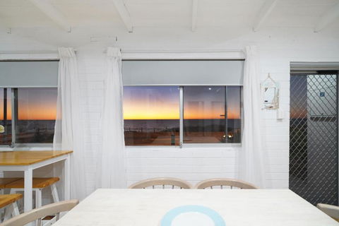 OCEA84 - Quinns Beach Shack: Ocean Views - Accommodation VIC 1