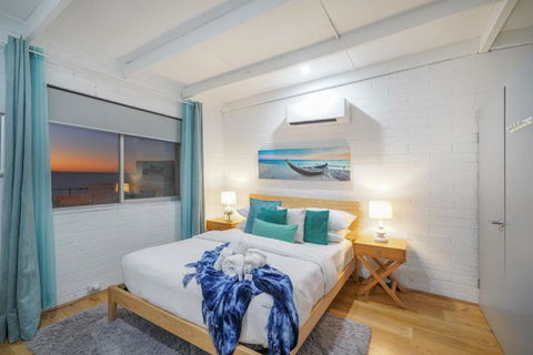 OCEA84 - Quinns Beach Shack: Ocean Views - Accommodation VIC 2