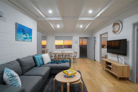 OCEA84 - Quinns Beach Shack: Ocean Views - Accommodation VIC 3