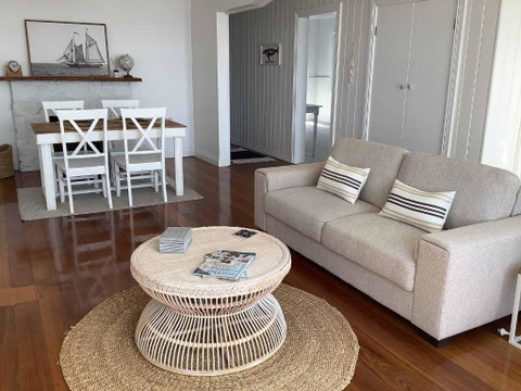 Ocean Views & City Convenience Perfect Getaway - Accommodation VIC 1