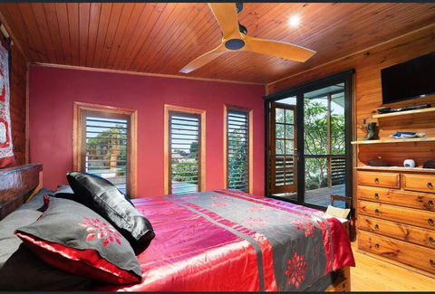 ONE OF A KIND Vacation Rental- Berkeley Vale - Accommodation VIC 1