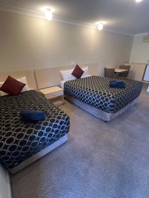 OVERLANDER MOTOR LODGE - Accommodation VIC 2