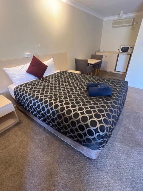OVERLANDER MOTOR LODGE - Accommodation VIC 1