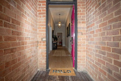 Oxbridge- Period Home In Central Goulburn - Accommodation VIC 2