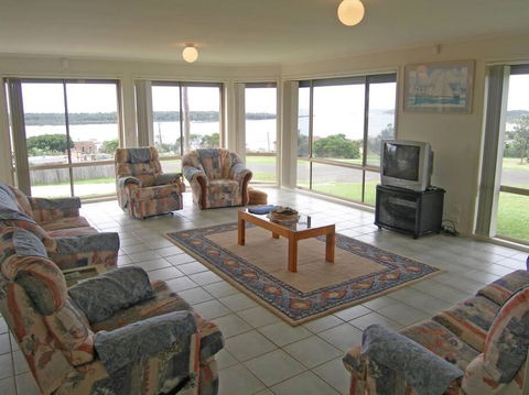 ORSO1O - Water View House - Accommodation VIC 1