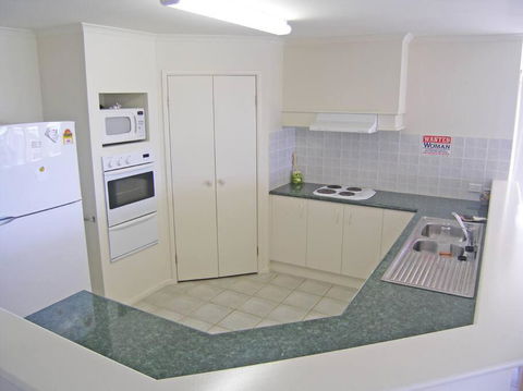 ORSO1O - Water View House - Accommodation VIC 2