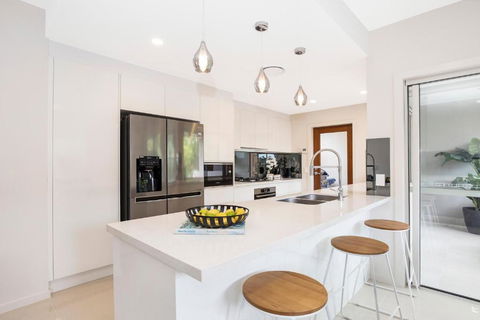 Park Avenue Luxe Townhouse Brand New Sleeps 9 - Accommodation VIC 3