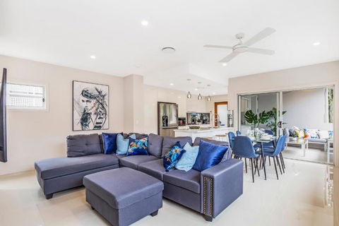 Park Avenue Luxe Townhouse Brand New Sleeps 9 - Accommodation VIC 1