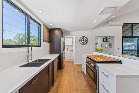 PACIFIC Stunning Coastal Home The Perfect Family Getaway - Accommodation VIC 2