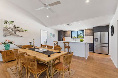 PACIFIC Stunning Coastal Home The Perfect Family Getaway - Accommodation VIC 3