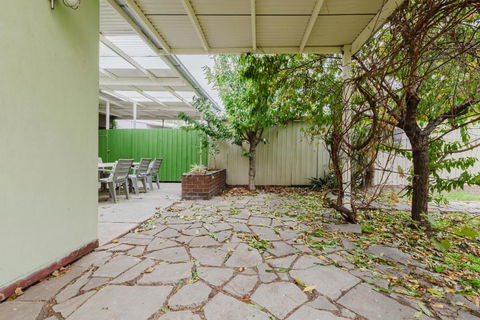 Palms By Yarraville With Large 2 Bed Home & Yard - Accommodation VIC 1