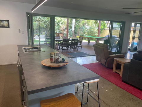 Pandanus Paradise. Newly Renovated 4 Bedroom Home - Accommodation VIC 2
