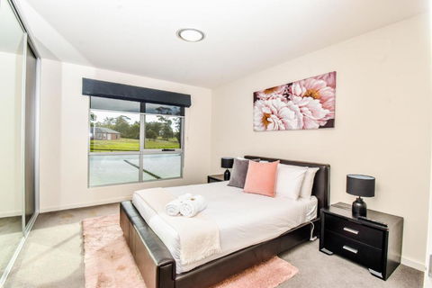 Paradise Point - Entire Home In Clarence Point, Tasmania Australia, 10 Guests 7 Bedrooms 7 Beds 3 Baths - Accommodation VIC 1