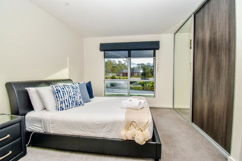 Paradise Point - Entire Home In Clarence Point, Tasmania Australia, 10 Guests 7 Bedrooms 7 Beds 3 Baths - Accommodation VIC 2