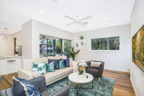 Park Avenue Townhouse Retreat Brisbane Sleeps 10 - Accommodation VIC 3