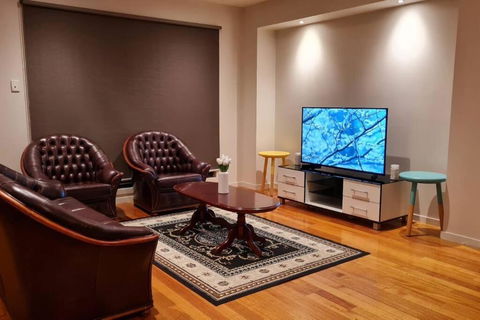 Peaceful 3 Bedroom House In Melton Vic - Accommodation VIC 3