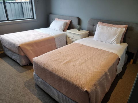 Peaceful 3 Bedroom House In Melton Vic - Accommodation VIC 2