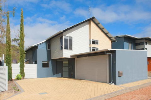 PEPPY TREE HOUSE - Accommodation VIC 0
