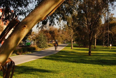 Perfect Parkside Princess Hill Retreat Sleeps 6 - Accommodation VIC 1