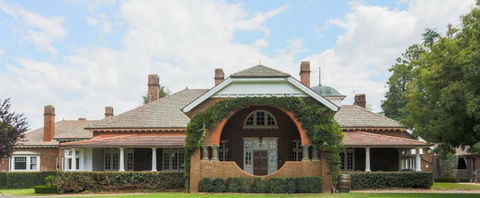 Petersons Armidale Winery And Guesthouse - Accommodation VIC 0