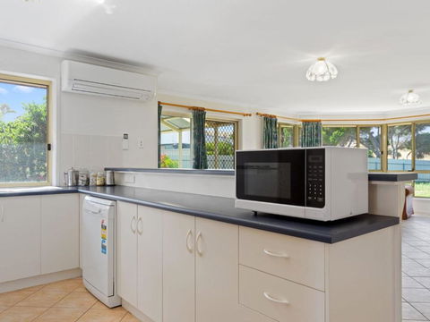 Pets At The Beach 8 Marto Court - Accommodation VIC 3