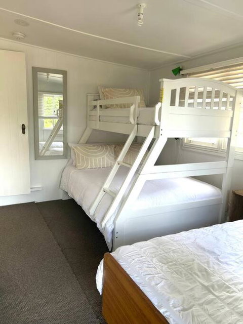 Pine Cottage - Accommodation VIC 3