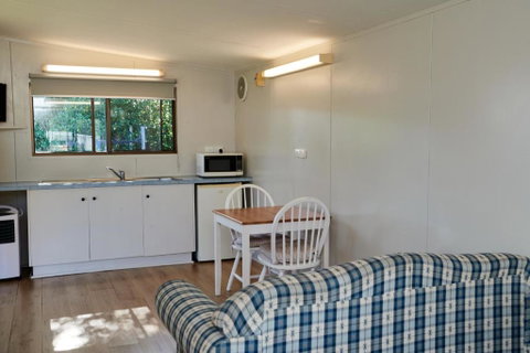 Pine Country Caravan Park - Accommodation VIC 1
