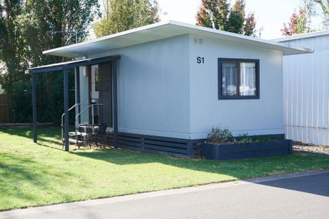 Pine Country Caravan Park - Accommodation VIC 3