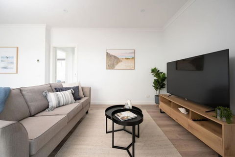 PIPER Modern Home Walk To Beach Shops Parks - Accommodation VIC 1
