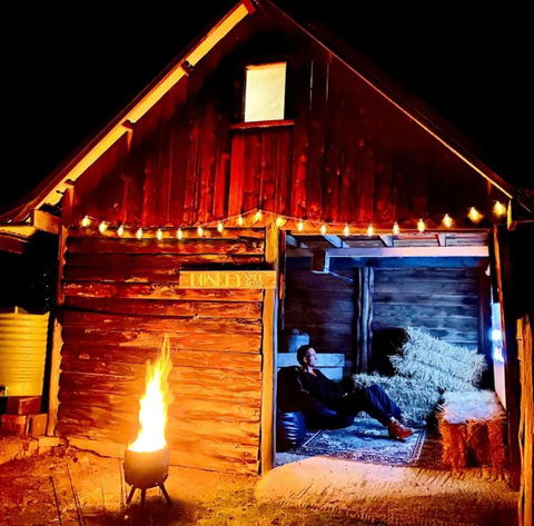 Poets Ode Featuring The Donkey Shed Theatre - Accommodation VIC 2