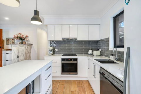 Pool House Hideaway - Accommodation VIC 2