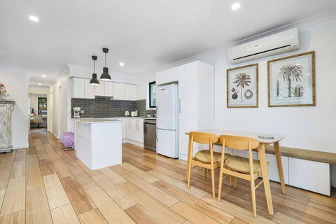 Pool House Hideaway - Accommodation VIC 3