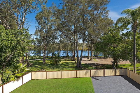 Poolside At Costa - Accommodation VIC 3