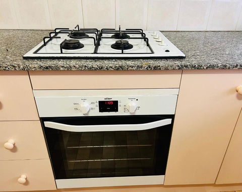 Poplar House - Accommodation VIC 3