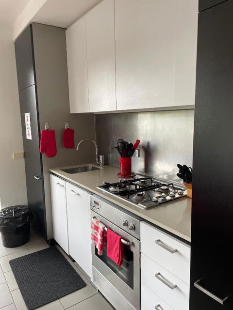 Radiance - Chic Fitzroy Street Apartment - Accommodation VIC 2