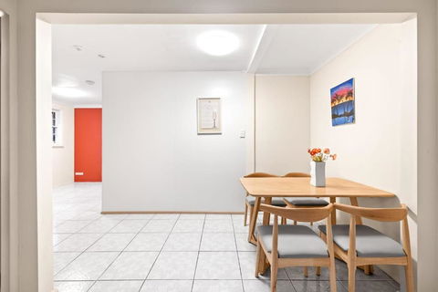 Quaint Queen Room In Pymble - Private Spot - Shared Bathroom - Accommodation VIC 3