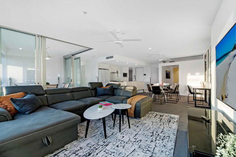 Q Tower Apartments In Surfers Paradise - From Level 3 - Self Contained & Privately Managed - Wow Stay - Accommodation VIC 3