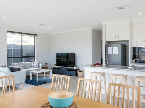 Putters Paradise 25-30 Troon Drive - Accommodation VIC 2