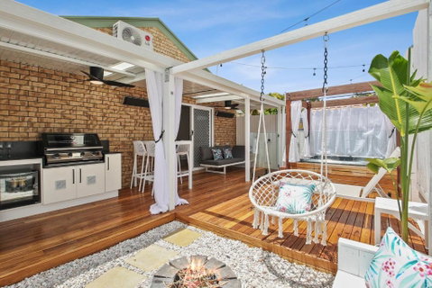 Private Outdoor Spa, Fire Pit - THE RETREAT COOLUM BEACH - Accommodation VIC 2