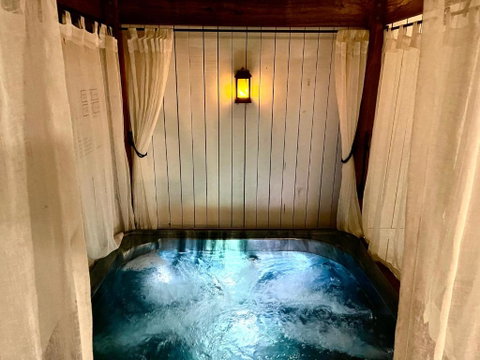 Private Outdoor Spa, Fire Pit - THE RETREAT COOLUM BEACH - Accommodation VIC 0