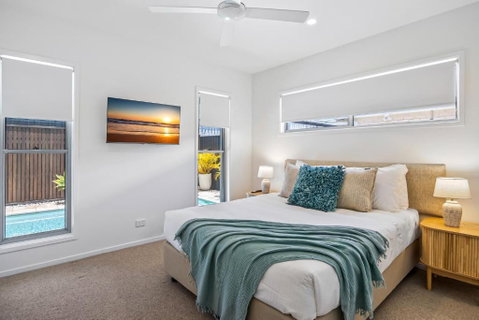 Premium 4-Bed Coastal Escape With BBQ And Pool - Accommodation VIC 3