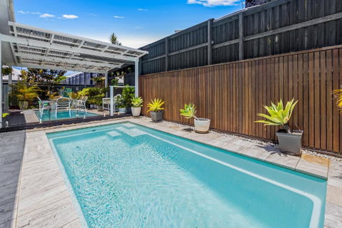 Premium 4-Bed Coastal Escape With BBQ And Pool - Accommodation VIC 1