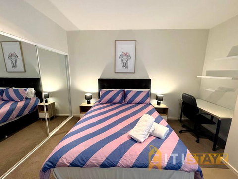 Pretty Penthouse - Close To ANU - Accommodation VIC 3