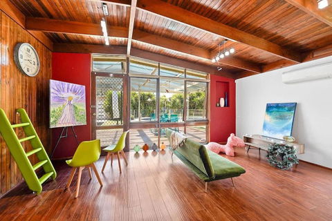 Prime Glen Huntly Beauty - 4BR Family Home W Pool - Accommodation VIC 3
