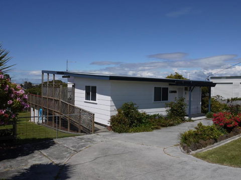 Prime Location - Totally Refurbished - Accommodation VIC 0