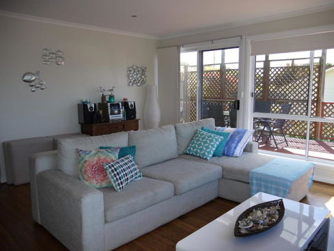 Prime Location - Totally Refurbished - Accommodation VIC 3